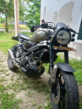 Yamaha XSR 155, warna asli Silver