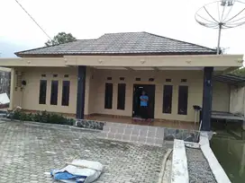 Dijual Villa Ada Kolam Ikan Lokasi Strategis Dekat IPB Kota Sukabumi