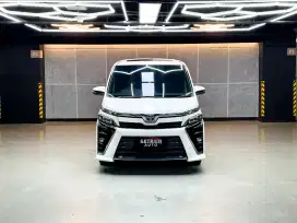 Low Km 70RB !!!Toyota VOXY  2019