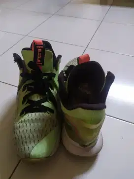 jual sepatu basket/ jogging wrn hijau merk NIKE