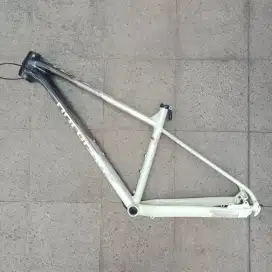 Frame Polygon xtrada 6 27.5 size M, kondisi baik, tdk ada dent,