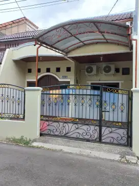 Sewa Rumah 2 Lantai Lokasi Strategis Tahunan