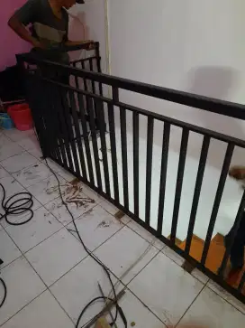 Konstruksi reling tangga dan balkon