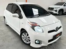 Dp 20jt.. Toyota Yaris 1.5 E A/T 2012.. eNHa garage Semarang..