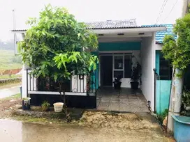 RUMAH DISEWAKAN BESERTA ISINYA SIAP HUNI (BARU SELESAI RENOVASI).