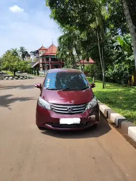 Dijual: Honda Freed 2010 Pemakaian 2011