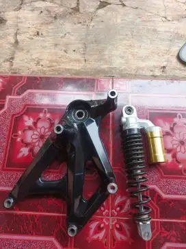 Shock belakang dan swing arm lexi S 125