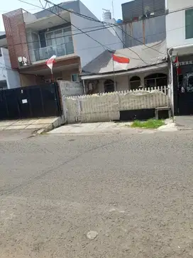 Rumah Kelapa Puan Jalan 3 Mobil hadap Timur di Kelapa Gading