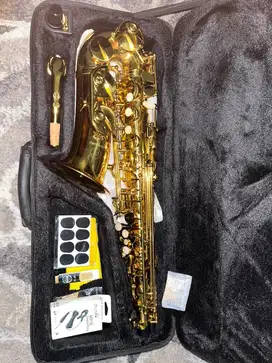 Saxophone alto gold