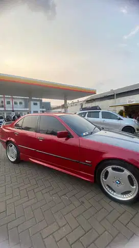 Jual mobil BMW E36 type 318i tahun 1997 warna merah, serius chat