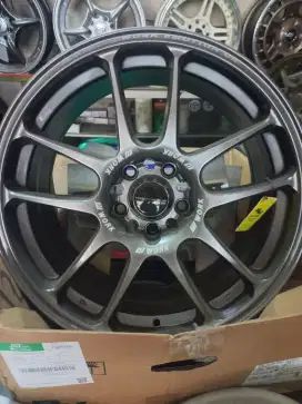 Velg wolk Rays Ring 18 ×8.5 H5×114 ET 40.HYPER BLACK