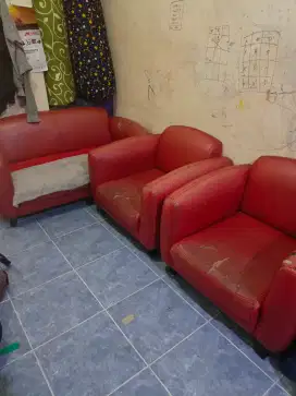 Kursi sofa merah