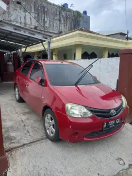 Toyota Etios Merah 2013 M/T Bensin