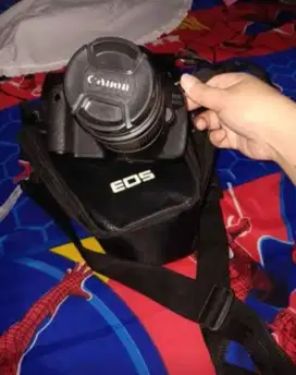 Kamera DSLR merk Canon tipe 600D