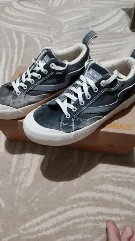 Sepatu Patrobas Glare Denim Grey