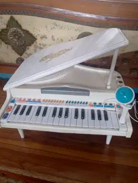 Mainan piano klasik jadul