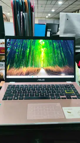 Laptop Asus Vivo E410MA