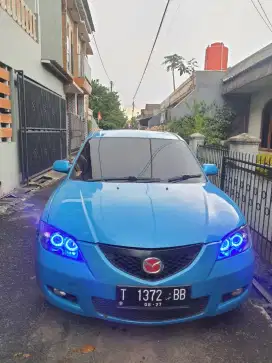 Mobil mazda 3 sedan, mewah