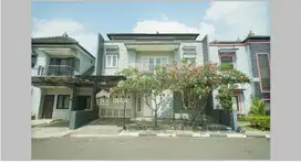 Rumah exclusive 2lantai  di Solo Barat