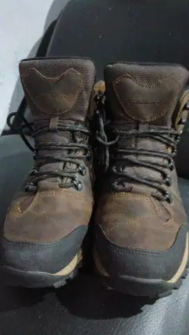 Sepatu hiking Eiger