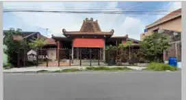 Rumah ada joglonya dijual di sumber Banjarsari Solo