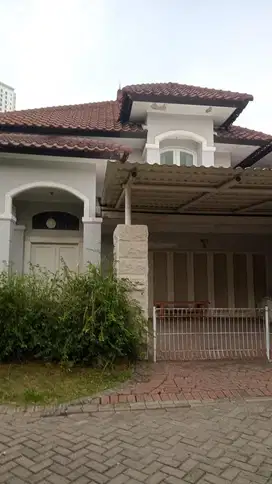 2 Lantai Terawat Siap Pakai Rumah Villa Regency Pakuwon Indah