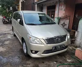 Toyota Kijang Innova Inova V Matic AT Tahun 2012 Silver , 2013