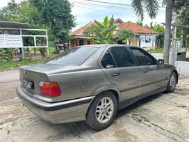 BMW 318i 1992 Bensin