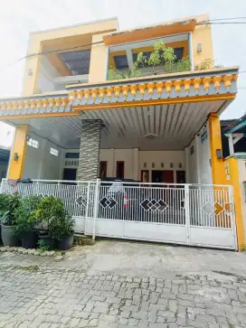 Rumah mewah modern tengah kota full granit