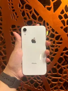 iphone xr 64 GB