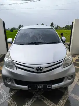 TOYOTA NEW AVANZA 1.3 A/T 2015 WARNA SILVER