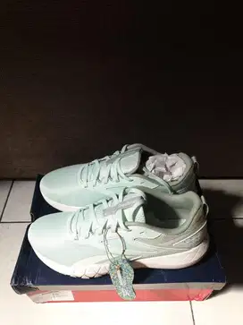 SEPATU PEREMPUAN / WANITA BARU BAGUS JUAL MURAH