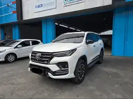 Toyota Fortuner 2.8 VRZ GR Sport AT Matic 2022 / Pajero Sport