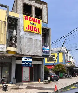 Ruko di Pusat Kota Bogor. Parkir Luas. Ada halaman Belakang