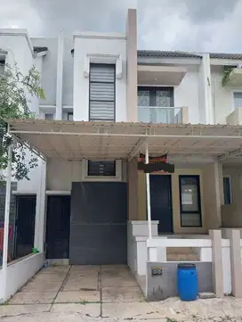 Disewakan: Rumah Dua Lantai Palem Semi, Tangerang