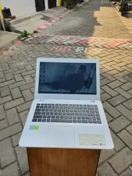 Laptop Asus X442UR Core i5 Kondisi 85% Siap Pakai. Batre Awet