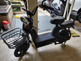 SEPEDA LISTRIK U-WINFLY HITAM model DF5 Plus