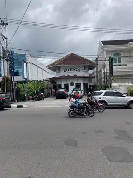 DIJUAL RUMAH DAN TEMPAT USAHA LOKASI PREMIUM DI BUKITTINGGI SUMBAR.