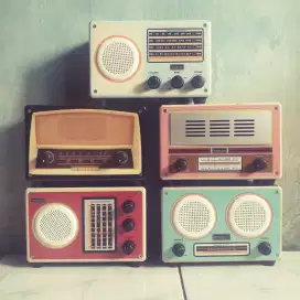 Celengan radio unik vintage