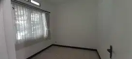 Rumah di Kota Baru Parahyangan, Nyaman Strategis Semi Furnished