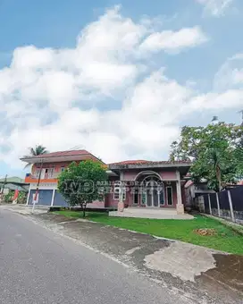 DIJUAL RUMAH RAPI + RUKO LOKASI DI PINGGIR JALAN TENAYANRAYA PEKANBARU