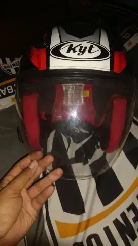 Helm kyt ukuran xxl, masih bagus.