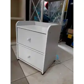 Meja nakas kecil