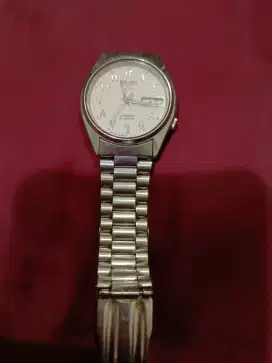 Jam tangan Seiko 5