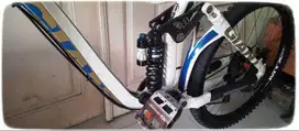 Sepeda Mtb Giant Glory 00 downhill M T200/T180