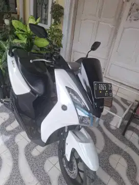 Yamaha Lexi putih