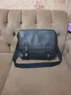 Mulus .authentic tas selempang .messenger burberry