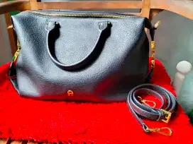 Tas hitam cantik