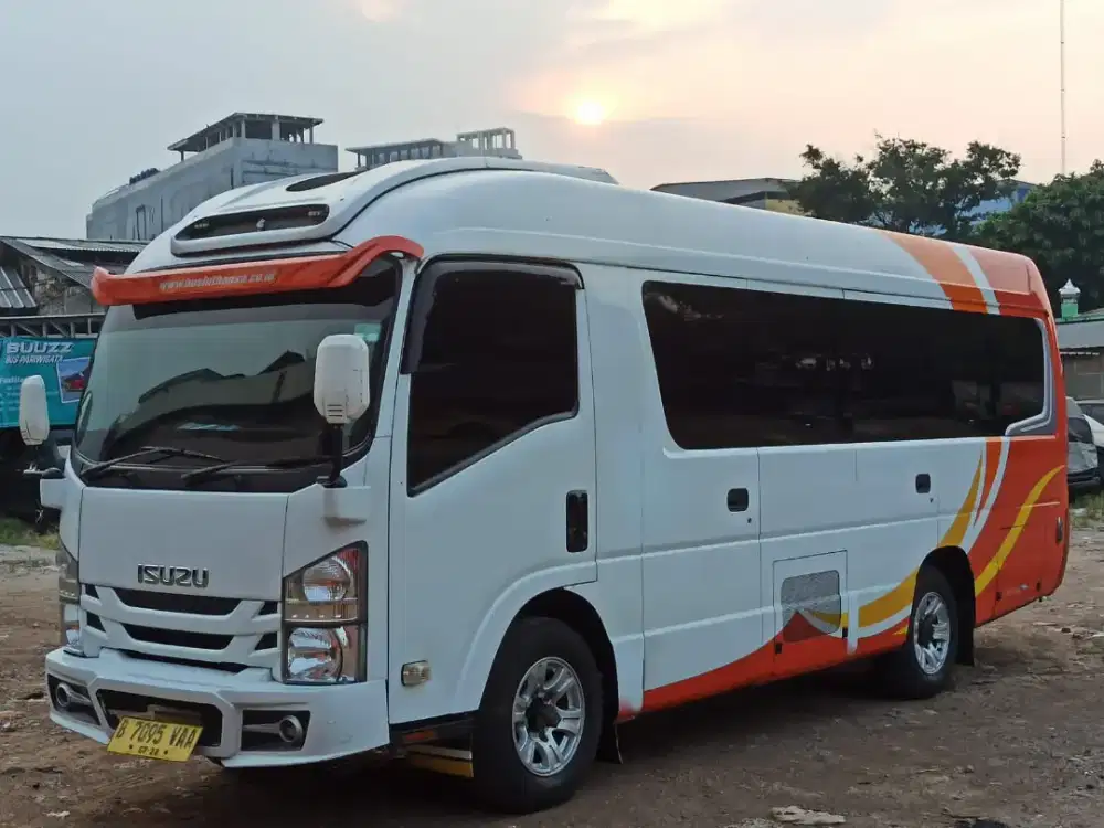 Sewa bus pariwisata