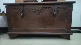 Meja peti kayu jati